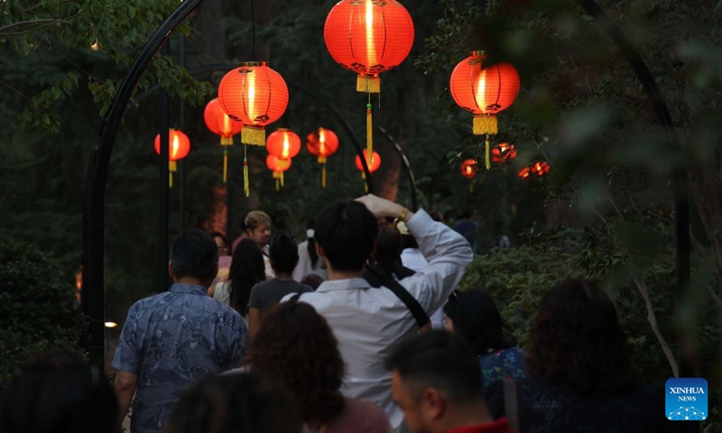 Americans embrace Chinese culture at Mid-Autumn Festival in historic U.S. library